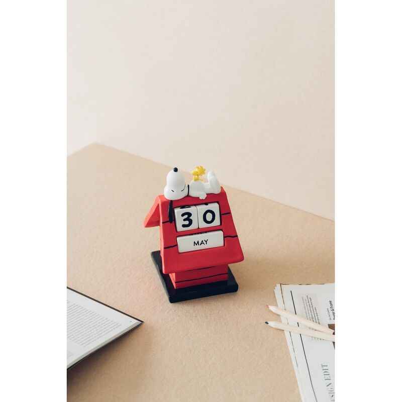 Snoopy Doghouse 3D perpetual calendar
