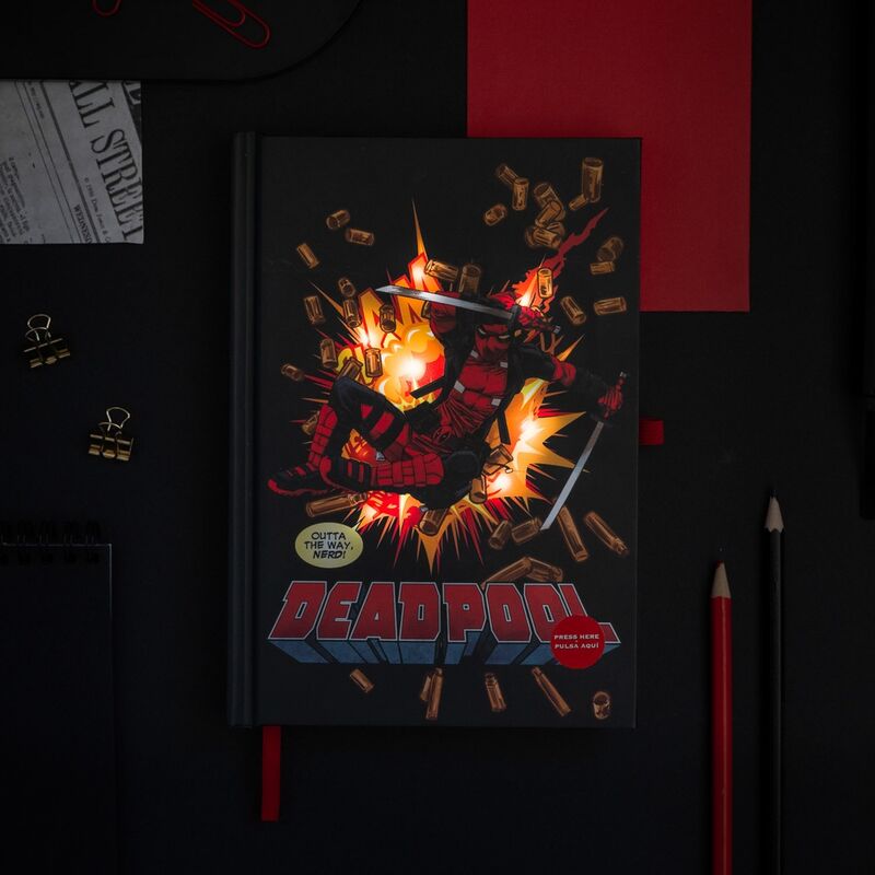 Caderno Premium A5 com Luz LED - Deadpool Marvel - MerchVillain